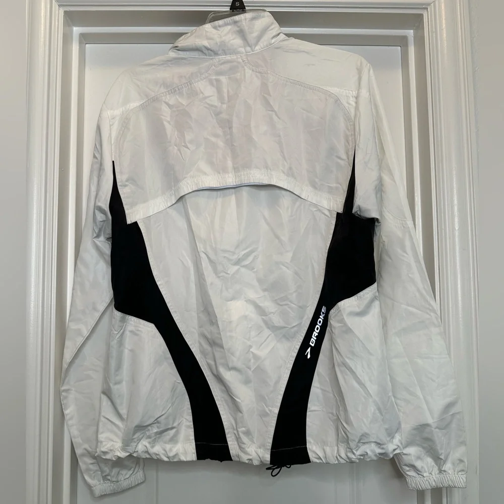 Brooks Windbreaker Athletic Jacket Full zip colors black and white‎ Sz large